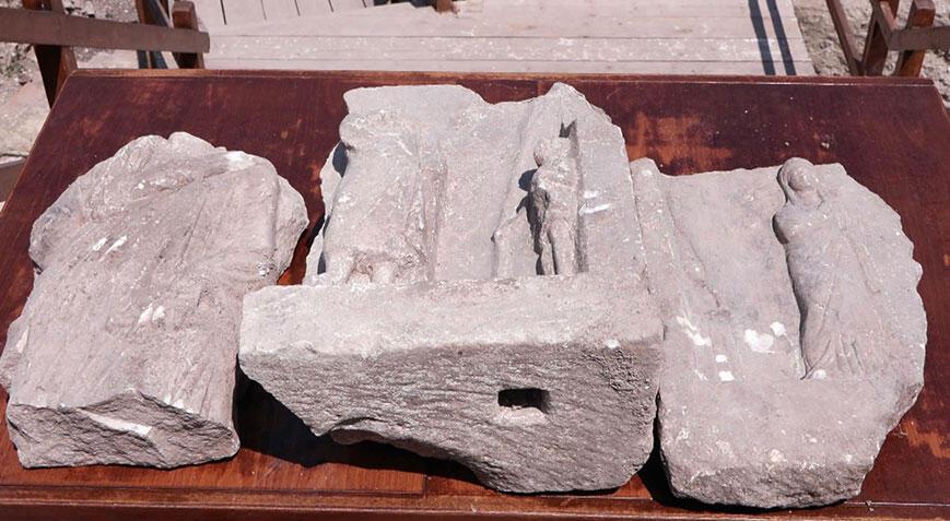 Tam 1500 yıllık! Saraçhane Arkeoloji Parkı’nda 3 mezar steli bulundu