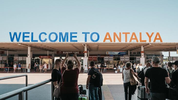 Temmuz ayının birinci altı gününde hava yoluyla Antalya’ya 490 bin 762 turist geldi