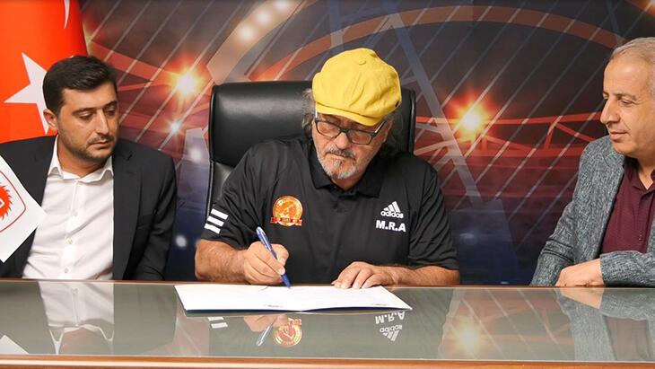 Üstün Lig tecrübeli teknik yönetici Mustafa Reşit Akçay, Batman Petrolspor ile anlaştı