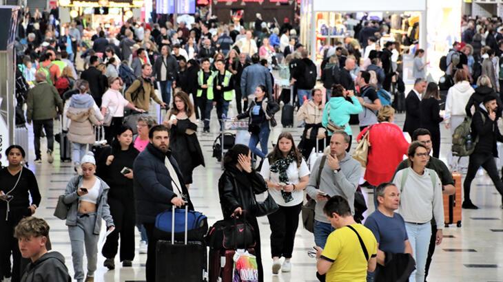 Antalya 8 milyon 11 bin 828 turist sayısına ulaştı