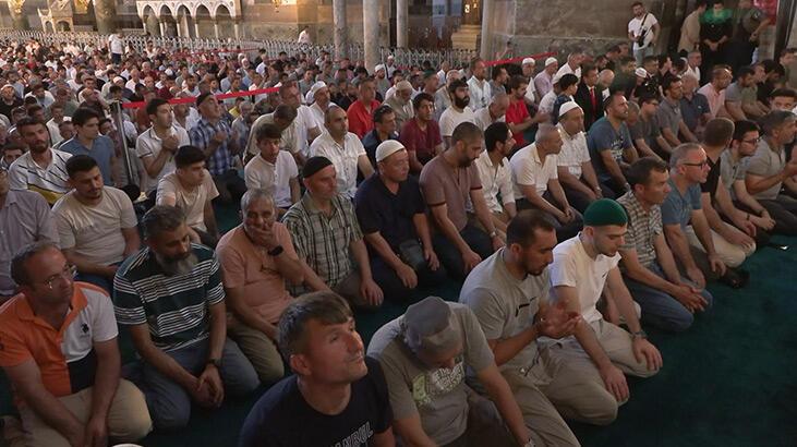 Ayasofya Camii'nde 15 Temmuz şehitleri için hatim indirildi