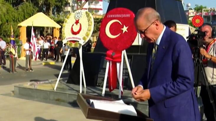 Cumhurbaşkanı Erdoğan, Lefkoşa Atatürk Anıtı'nı ziyaret etti