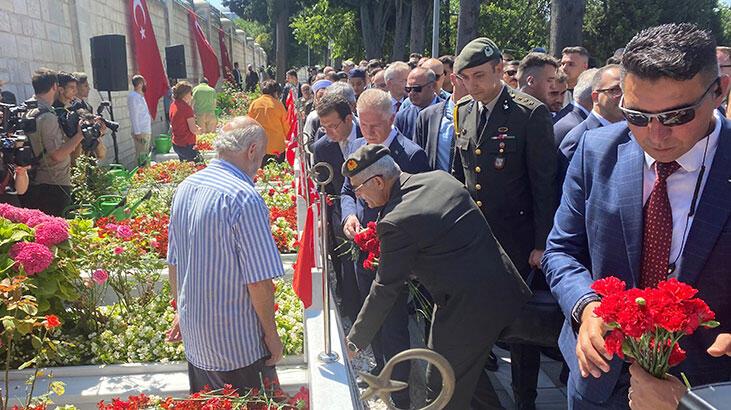 Edirnekapı'da 15 Temmuz Şehitliği'nde anma merasimi