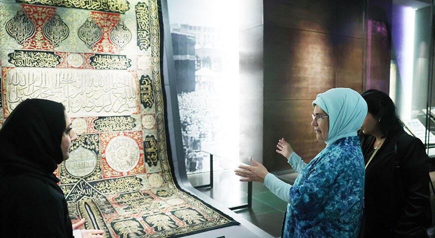 Emine Erdoğan'dan Osmanlı mimarisini taşıyan Katara Camii'ne ziyaret