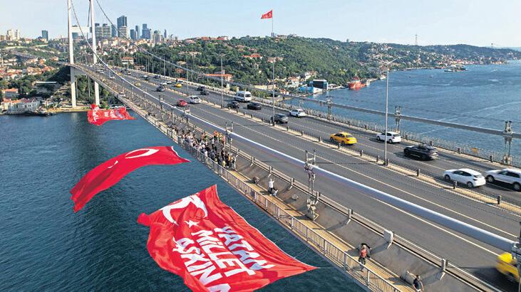 Köprü’ye dev Türk Bayrağı asıldı