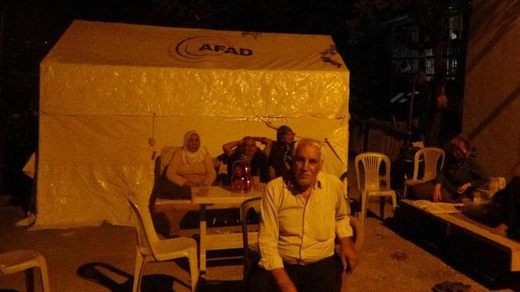 Kozanlılar geceyi çadırda geçiriyor! 'Büyük bir afet atlattık'