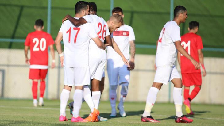 Sivasspor, Ümraniyespor'u 2-0'lık skorla geçti