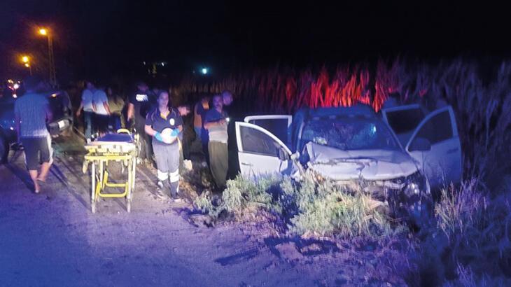Adana’da hafif ticari araç ile kamyonet çarpıştı: 1 meyyit, 5 yaralı