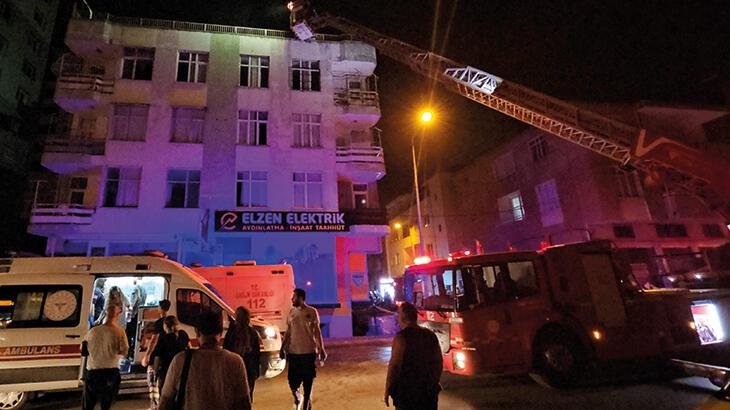 Adana'da mobilya mağazasındaki yangın paniğe sebep oldu