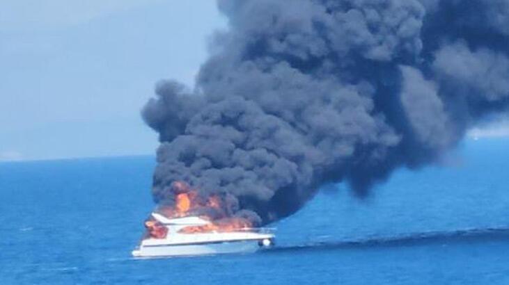 Bodrum’da milyon dolarlık tekne alev alev yandı