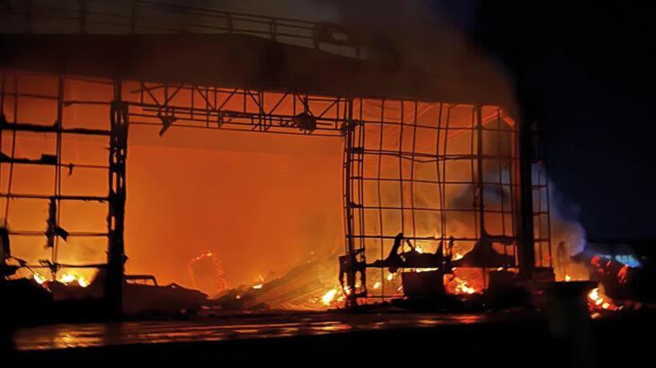 Kastamonu'da kapı fabrikası yangını denetim altına alındı