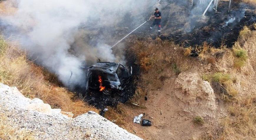 Kütahya-Afyonkarahisar yolunda kaza! Araç alev alev yandı