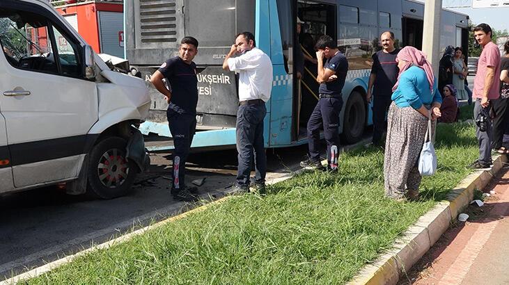 Antalya'da minibüs ve halk otobüsü kazası! Yaralılar var