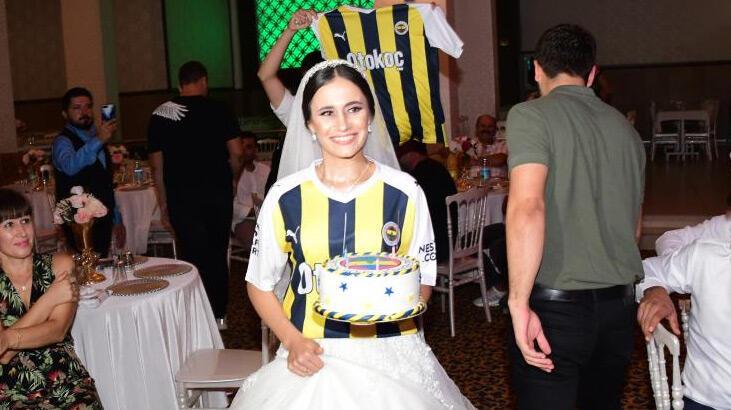 Gelinden damada Fenerbahçe sürprizi! Formayı giyerek karşısına çıktı