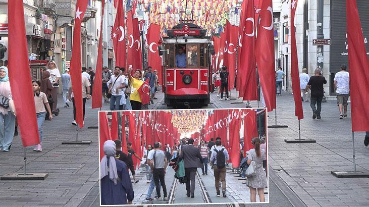 İstiklal Caddesi'ne bin 200 Türk bayrağı!
