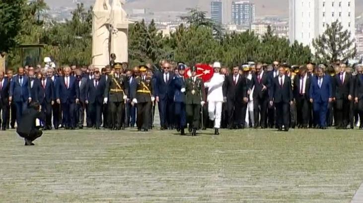 Son dakika... Cumhurbaşkanı Erdoğan ve devlet erkanı Anıtkabir'de