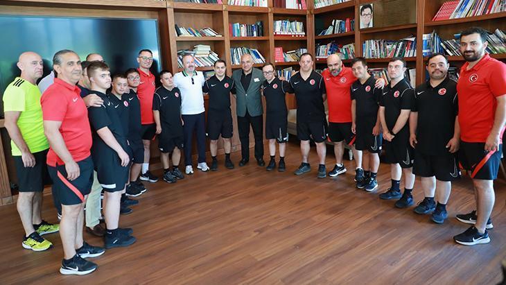 TFF Lideri Büyükekşi, Down Sendromlu Futsal Ulusal Grubu ile buluştu